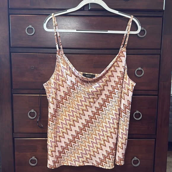 New Forever 21 Zigzag Patterned Spaghetti Strap Top size 2X - Picture 11 of 11